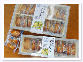 瀬戸田レモンをのせたミニフィナンシェ